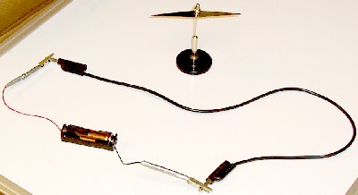 �rsteds fors�g udf�res med et 1.5 volts batteri