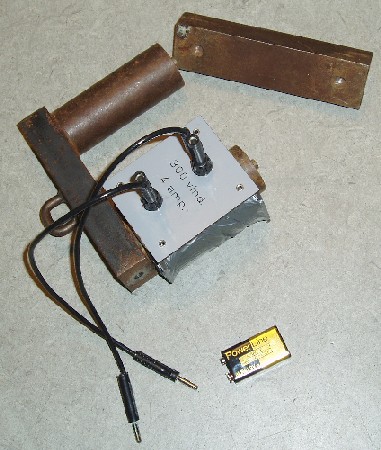 Meget st�rk elektromagnet lavet af jernkerne, spole og batteri
