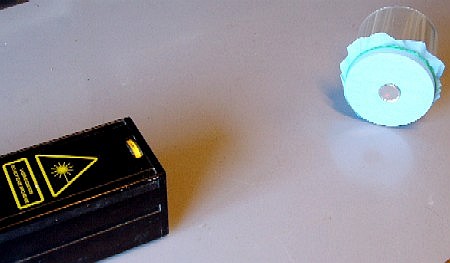 Detektor rammes af laser